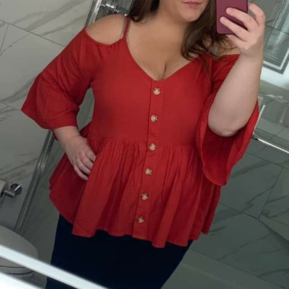 🆕RED GAUZE BUTTON COLD SHOULDER BELL SLEEVE TOP